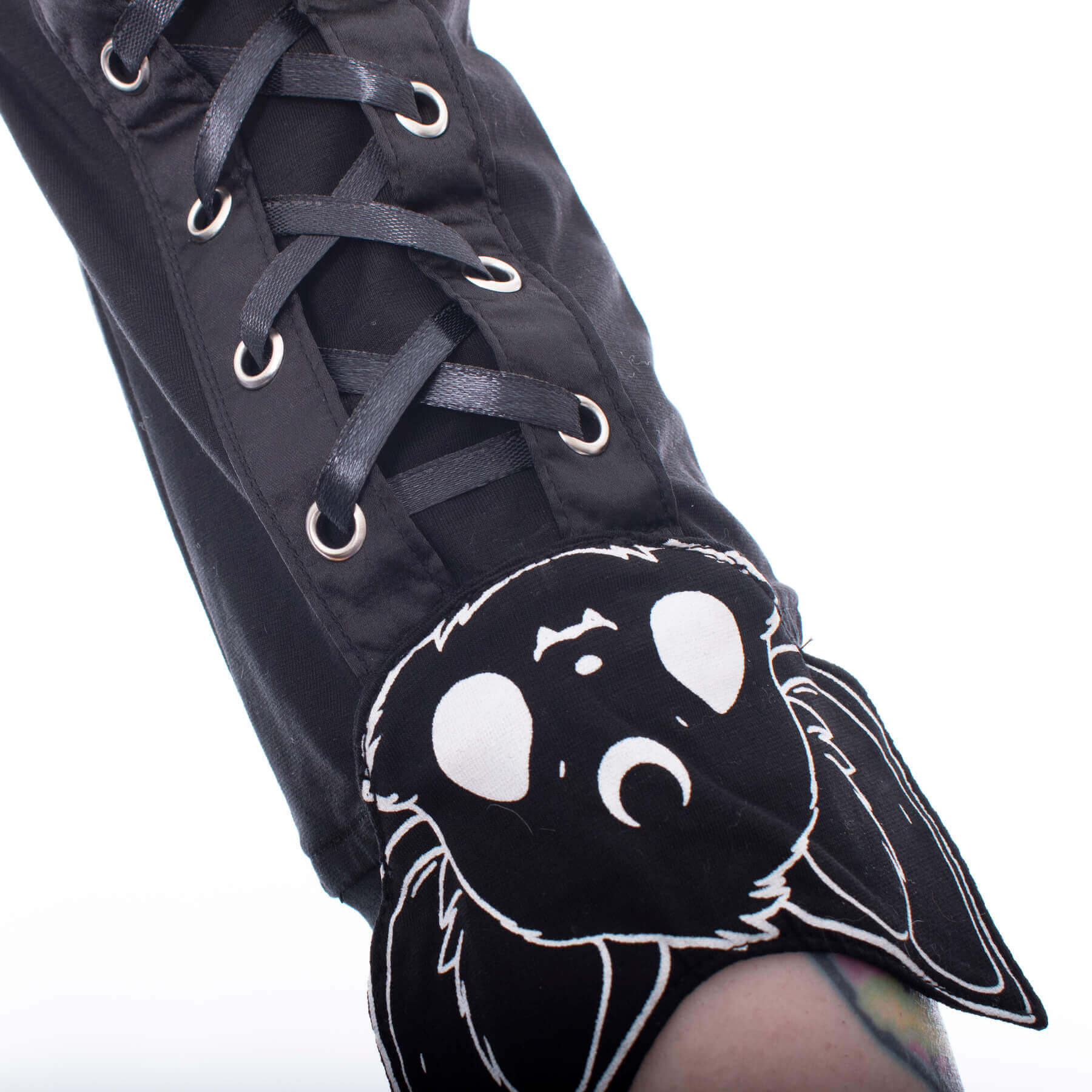 Heartless Luna Arm warmers in Black - DevilGothic DevilGothic